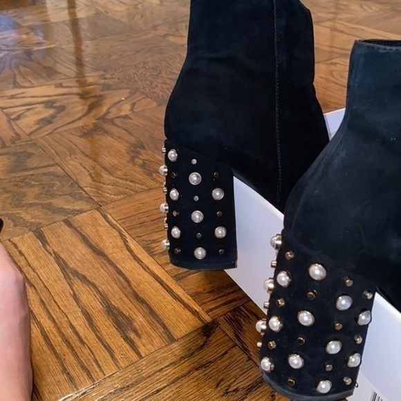 Steve Madden limited ed.Black Sued Yevette Jeweled with pearls heel ankle boots - Picture 12 of 13